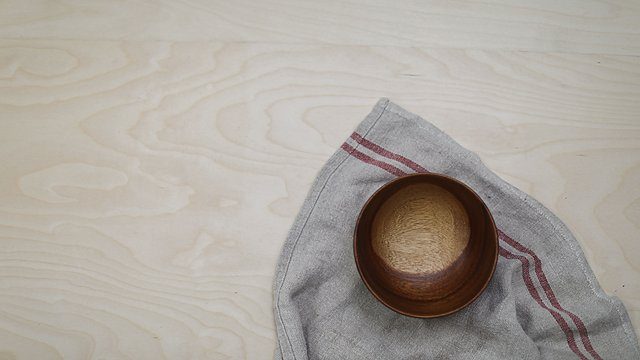 Wooden bowl linen